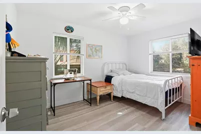 1115 NE 5th Place, Gainesville, FL 32601 - Photo 19