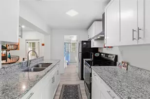 1115 NE 5th Pl, Gainesville, FL 32601 - Photo 13