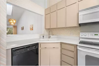 815 SW 51st Way #815, Gainesville, FL 32607 - Photo 5