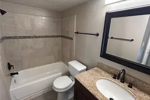 1015 SW 9th St, Gainesville, FL 32601 - Photo 11