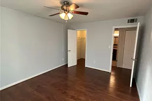 1015 SW 9th St, Gainesville, FL 32601 - Photo 9