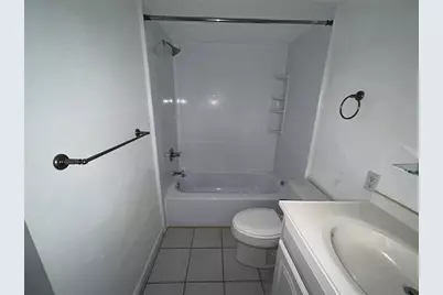 1015 SW 9th Street #D-2, Gainesville, FL 32601 - Photo 15