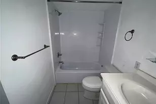 1015 SW 9th St, Gainesville, FL 32601 - Photo 15