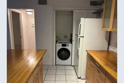 1015 SW 9th Street #D-2, Gainesville, FL 32601 - Photo 5