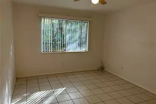 1015 SW 9th St, Gainesville, FL 32601 - Photo 9