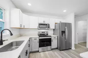 1523 NE 1st Ave, Gainesville, FL 32641 - Photo 7