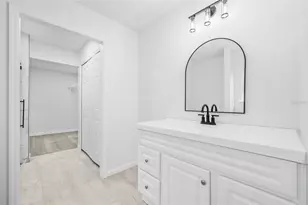 1523 NE 1st Ave, Gainesville, FL 32641 - Photo 17