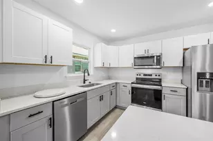 1523 NE 1st Ave, Gainesville, FL 32641 - Photo 3