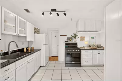 929 NE 7th Avenue, Gainesville, FL 32601 - Photo 15