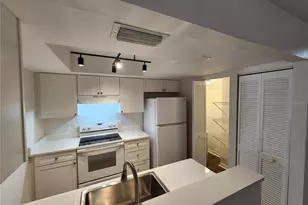 5823 SW 9th Pl, Gainesville, FL 32605 - Photo 13