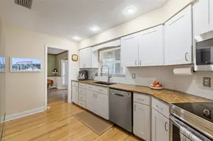 2334 NW 15th Pl, Gainesville, FL 32605 - Photo 11