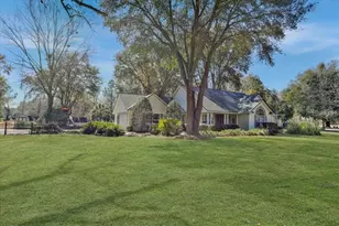 422 SW Magnolia Ln, Fort White, FL 32038 - Photo 3