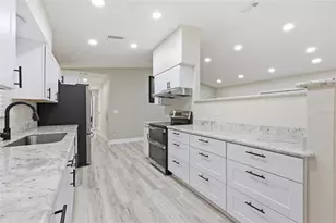 1656 NW 31st Pl, Gainesville, FL 32605 - Photo 9