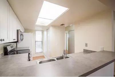 5528 SW 4th Place #5528, Gainesville, FL 32607 - Photo 3