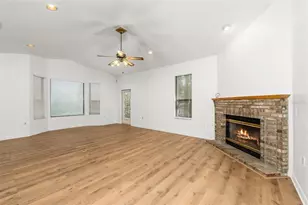 568 NW 39th Dr, Gainesville, FL 32607 - Photo 3