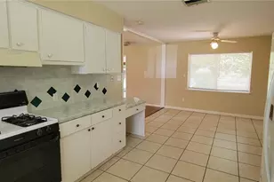 2201 NW 36th Dr, Gainesville, FL 32605 - Photo 7