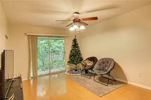 1015 SW 9th St, Gainesville, FL 32601 - Photo 7