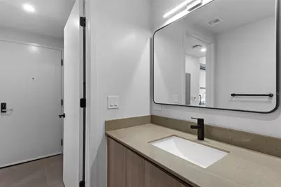 121 NE 5th Street #1500, Miami, FL 33132 - Photo 13
