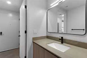 121 NE 5th St, Miami, FL 33132 - Photo 13