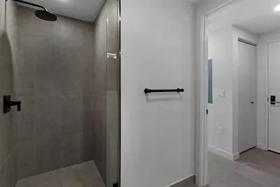 121 NE 5th Street #1500, Miami, FL 33132 - Photo 15