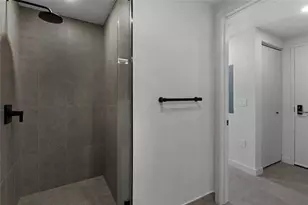 121 NE 5th St, Miami, FL 33132 - Photo 15