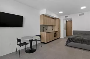 121 NE 5th St, Miami, FL 33132 - Photo 9
