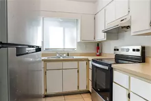 1031 SW 61st St, Gainesville, FL 32607 - Photo 9