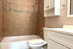 2411 NE 11th St, Gainesville, FL 32609 - Photo 15