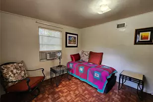 1030 NE 9th St, Gainesville, FL 32609 - Photo 13