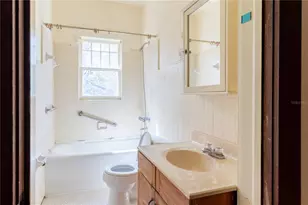 1106 NE 4 St, Gainesville, FL 32601 - Photo 27