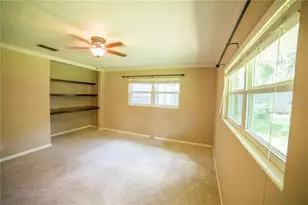 1009 NW 39th Dr, Gainesville, FL 32605 - Photo 9