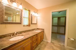 1009 NW 39th Dr, Gainesville, FL 32605 - Photo 11