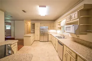 1009 NW 39th Dr, Gainesville, FL 32605 - Photo 5