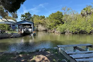 2221 S Waterman Dr, Crystal River, FL 34429 - Photo 9