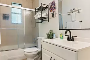 825 NW 19th Ave, Gainesville, FL 32609 - Photo 15