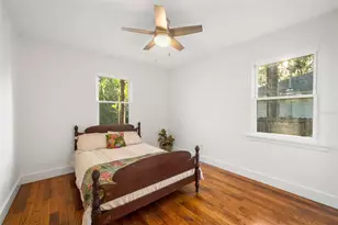 1010 NE 7th Pl, Gainesville, FL 32601 - Photo 11