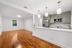 1010 NE 7th Pl, Gainesville, FL 32601 - Photo 5