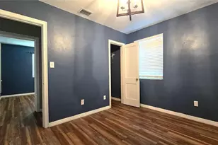 1131 NE 10th Ave, Gainesville, FL 32601 - Photo 7