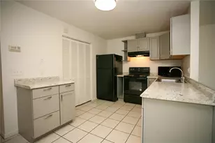 1421 NW 6th Pl, Gainesville, FL 32603 - Photo 5