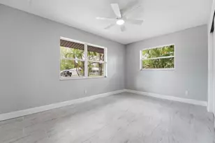 4313 Midland Rd, Sarasota, FL 34231 - Photo 11