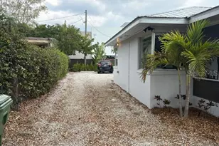651 Madison Ct, Sarasota, FL 34236 - Photo 3