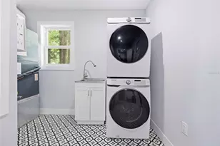 403 NE 9th St, Gainesville, FL 32601 - Photo 51