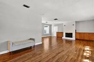 914 NE 11th Ave, Gainesville, FL 32601 - Photo 3