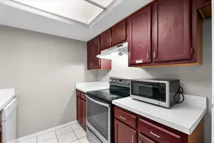 5864 SW 8th Pl, Gainesville, FL 32607 - Photo 9