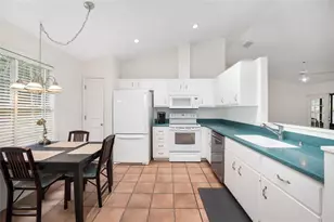 1047 NW 41st Dr, Gainesville, FL 32605 - Photo 7