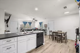 517 E Main St, Bronson, FL 32621 - Photo 9