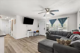 517 E Main St, Bronson, FL 32621 - Photo 5