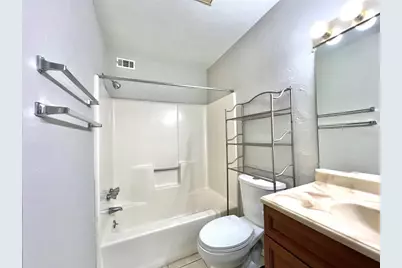 81 SE 16th Avenue #D101, Gainesville, FL 32601 - Photo 15