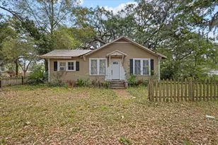 518 NE 2nd St, Trenton, FL 32693 - Photo 1