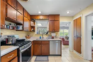 2034 NW 8th Pl, Gainesville, FL 32603 - Photo 17